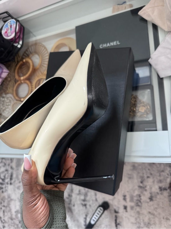 Saint Laurent Cream Patent Leather Pointed Pumps main image 7